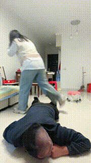 【锅盖子】运动鞋全体重踩踏_暴揍JS250316-36