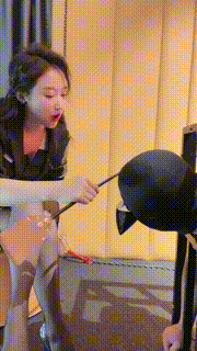 【鑫儿教头】囚禁狗笼强制舔鞋喝口水圣水藤条抽 bf27192