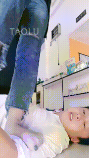 【小贱mt】素人全体重踩踏专场 bf12025