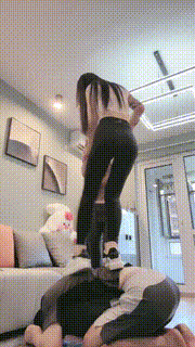 【伊楠】姐妹花S-运动鞋白袜踩掐乳手捂窒息【双视角版】 bf31742_1