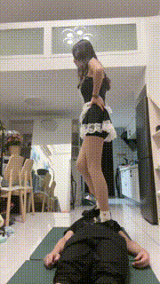 【尤物】女仆装皮鞋白袜-骑狗背鞭打踩踏掐乳原味脚闻舔 bf32279