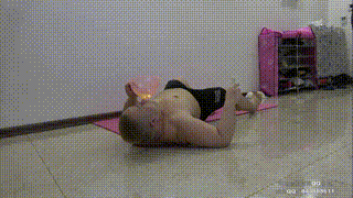 【冷柔】性感高跟踩踏嘴含圣水的贱狗