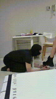 【猫格格】桌下虐狗-戴手铐-短靴白袜闻舔-踩踏【双视角版】 bf30423_2