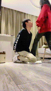 【海绵大大】学生主玩狗-白袜捂脸坐头窒息全体重踩踏 bf28393