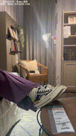 【足愉心】 NO.016 软软（搭配：灰色线套、紫色长裤、帆布鞋、卡通棉袜、裸足）-竖版