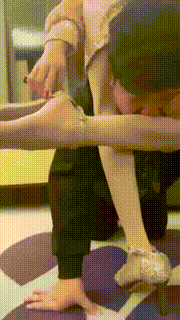 【美娜格格】逛街一天原味脚让狗品尝【双视角版】 bf23969_2