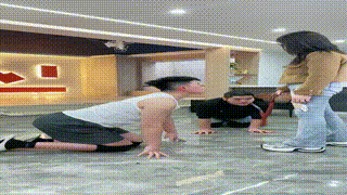 【麋鹿银儿】首次便爱上虐打_丰满骑马压迫bf51220