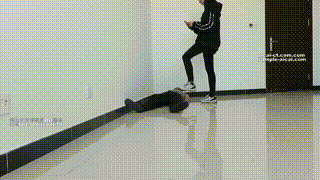 【00后天使女主】坐脸弄贱狗下体！