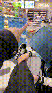 【雪莉】学生S在便利店玩师兄 bf7386