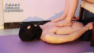 【黑丝诱惑】素女沐沐原味脏长靴踩踏虐乳 YC-220421