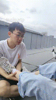 【欣欣】户外阳台舔鞋-咀嚼白袜-气味羞辱-裸足碾压踩 bf29166