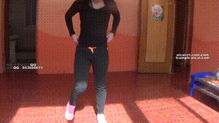 跆拳道女教练防身术演练