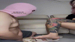 【七七】抽耳光_掐乳_跪舔臭脚丫bf43598