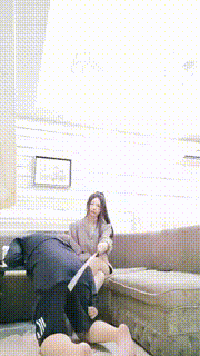 【沉鱼圣上】藤条狠抽高跟踩踏腿绞窒息 bf27989