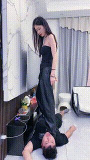 【麋鹿银儿】超美模特-运动鞋暴力踢踹踩踏 bf32380