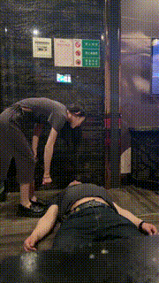 【文文】精神小妹KTV全体重踩踏-喂口水-耳光 bf26792