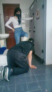 【语晴】公厕偷窥的下场 bf10835