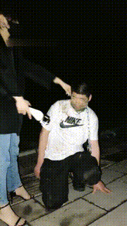 【辣姐】户外舔泥巴脏鞋底-骑马-耳光-全体重踩踏【完整版】 bf30030_2