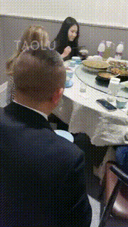 【成都六姐】狗狗伺候姐妹聚餐 bf7558