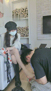 【岁岁殿下】肉丝黑靴羞辱_足耳光_数据线鞭打 bf10124