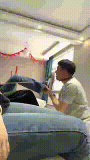 【精神小妹】3素人S暴力踢踹踩踏碾压白袜塞嘴 bf27805