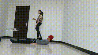 【00后女主】高跟踩踹贱狗身体下体!