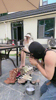 【沅芷大人】户外圈养-家奴清理一波脏泥巴鞋 bf29030