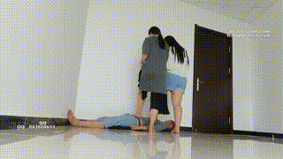 阴阳双胖主300斤+重量级踩踏贱狗身体！