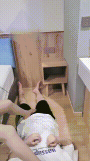 【紫琳女神】骑马转胯遛狗裸足全体重踩藤条抽 bf28498