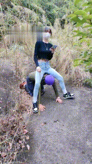 【雪莉】户外AJ遛狗白袜踩踏喂食 bf7241