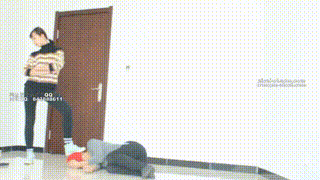 【00后天使女主】帆布鞋踢裆踩头羞辱!