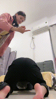 【素人星探】工厂小妹皮鞋白袜-sp捂脸闻脚 bf26154