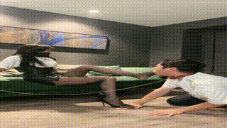 【金克丝】漂亮车模-黑丝高跟踩_骑马转胯_脚插嘴bf43583