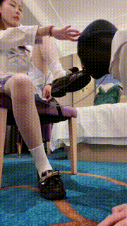 【羌爷】JK学生主-皮鞋白袜_胯下辱_踩狗头爪_喂洗脚奶【完整版】_02