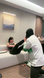 【冷兮小主】长靴美腿虐-口水喂食_耳光舔脏鞋_骑狗背JS241103-14