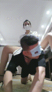 【多多】凉高惩罚猥琐男-提档内裤套头舔脚骑脖子 bf28411