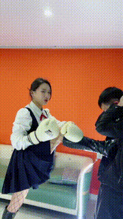 【潘妮女王】拳击女教练暴打会员网袜长靴辱狗 bf24309