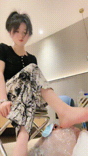 【丹丹】地毯狗强制喂圣水-舔裸足 bf29818