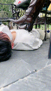 【沅芷大人】高跟皮靴踩虐脚垫电击棍威胁就范 bf34066