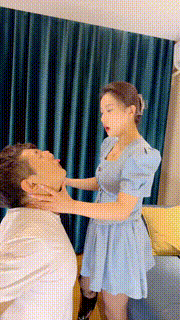 【潘妮女王】双奴争宠-长靴踩狗爪-喂口水-掐乳-全体重踩bf29869