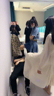 【精神小妹】5S素人学生主群殴-轮流爆踹踩踏原味羞辱 bf28360