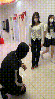 【精神小妹】3学生S-运动鞋白袜踹头踹脸暴力场 bf28564