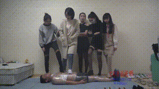 5s保鲜膜包暴力踩踏