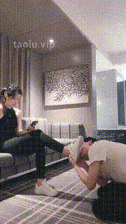 【聆彤】晨跑后虐狗-脚垫-黑船袜脚耳光-头顶鞋惩罚 bf28942