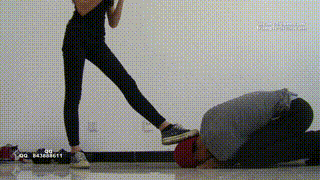 【00后天使女主】暴打贱狗踢裆膝顶！