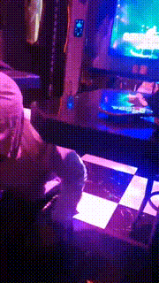 【小露情侣s】KTV玩弄恋足犬【双视角版】 JS23041301_2