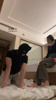 【白兔】捆绑肌肉男藤条鞭打恋足舔bf48850