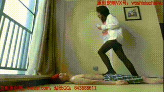 【甜美媛主】黑丝插气管全体重踩头!