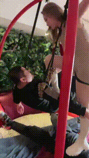 【二宝】惩罚跑骚狗-人体秋千_踩踏_深喉 bf21074