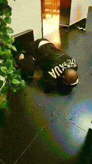 【烟雨】圈养奴脚下喂食JS241012-11